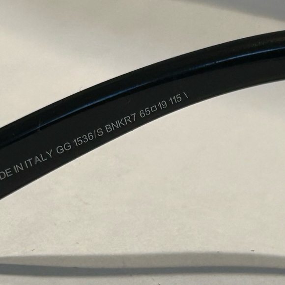 Gucci black with gold sunglasses. GG1536/S - Picture 6 of 8